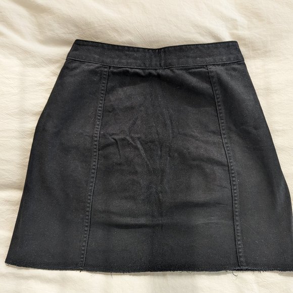 Black button up mini skirt - Picture 2 of 3